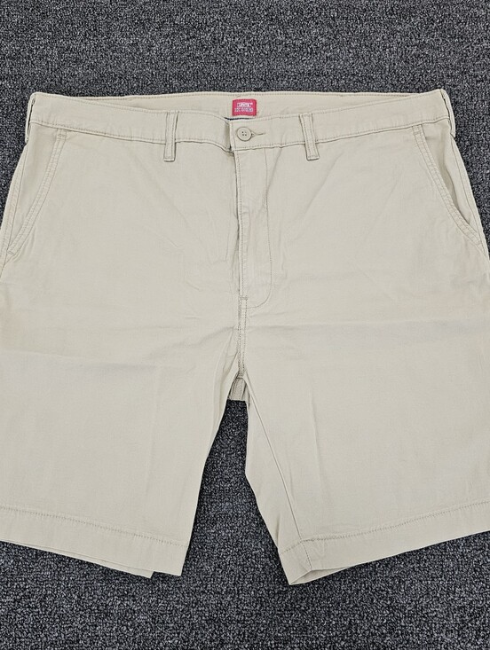 Levi's Other - Levi's Men's XX Chino Standard Taper Shorts Size W40 Biege